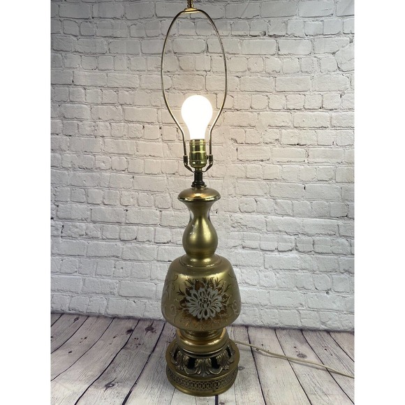 Vtg Mid Century Brass Base Gold Glass Floral White Flowers Table Lamp - Picture 2 of 7